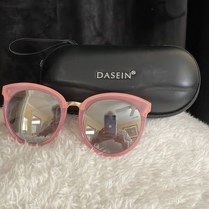 DASEIN. Sunglasses with Original Case